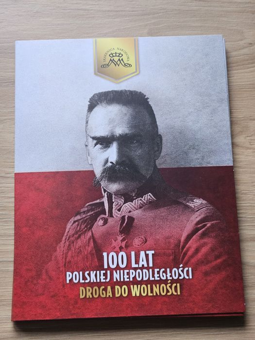 Medal Józef Piłsudski + album