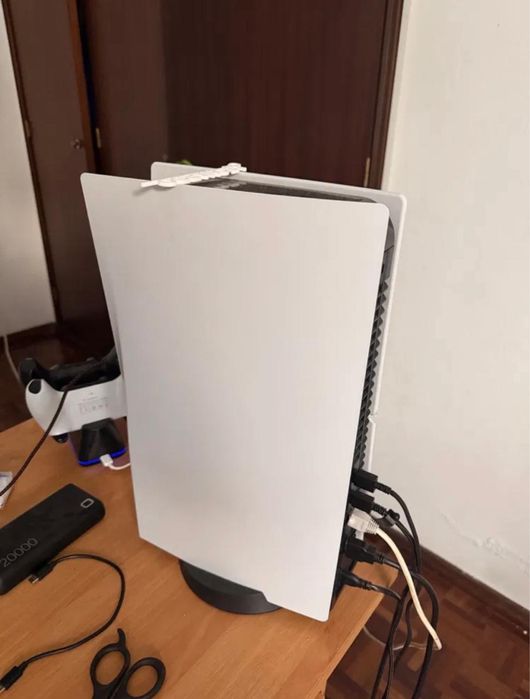 Vendo PS5 com dois comandos