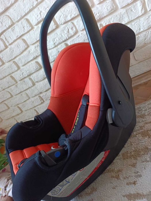 Продам автокресло 0+