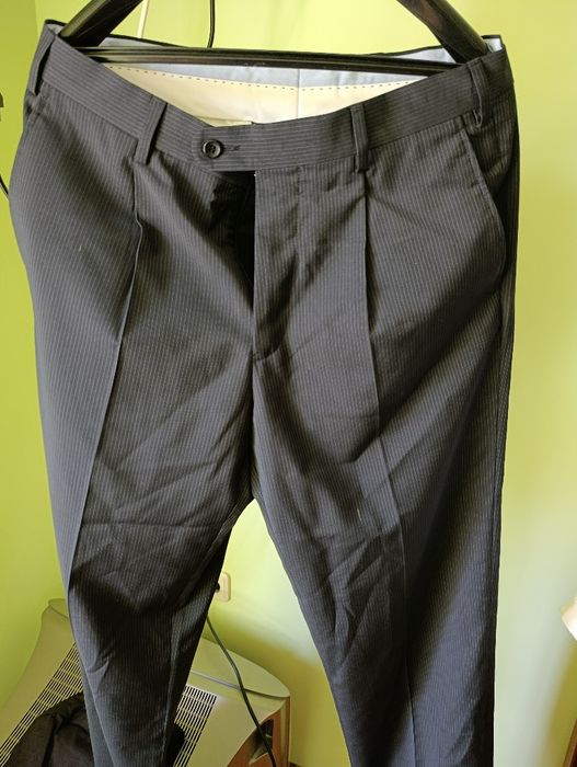 Fato preto de riscas 100% lã