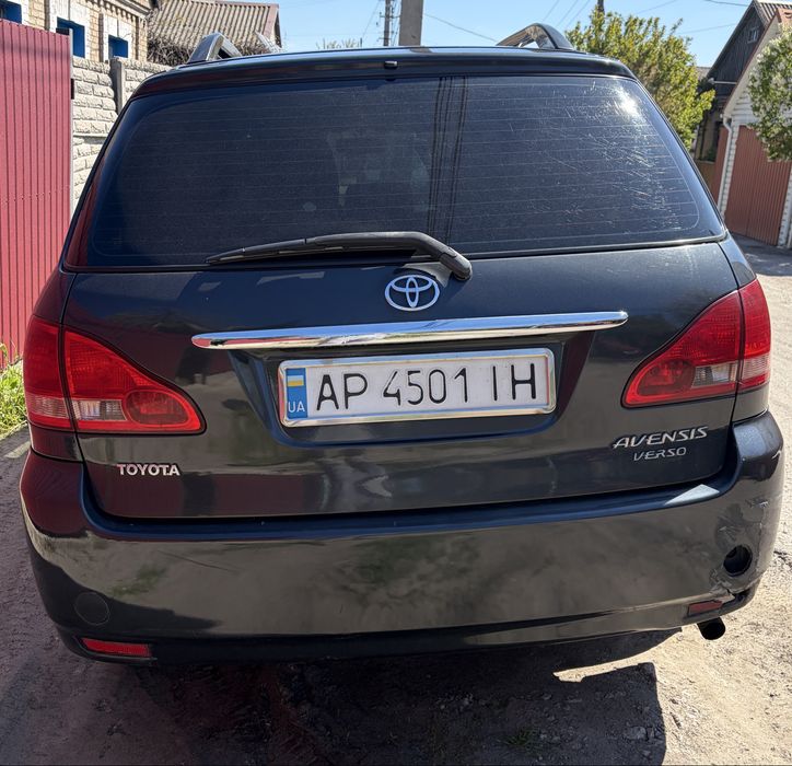 Продаж авто Toyota Avensis Verso
