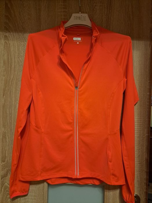 Bluza  sportowa.  Rozmiar  M.  Firma  Ergee
