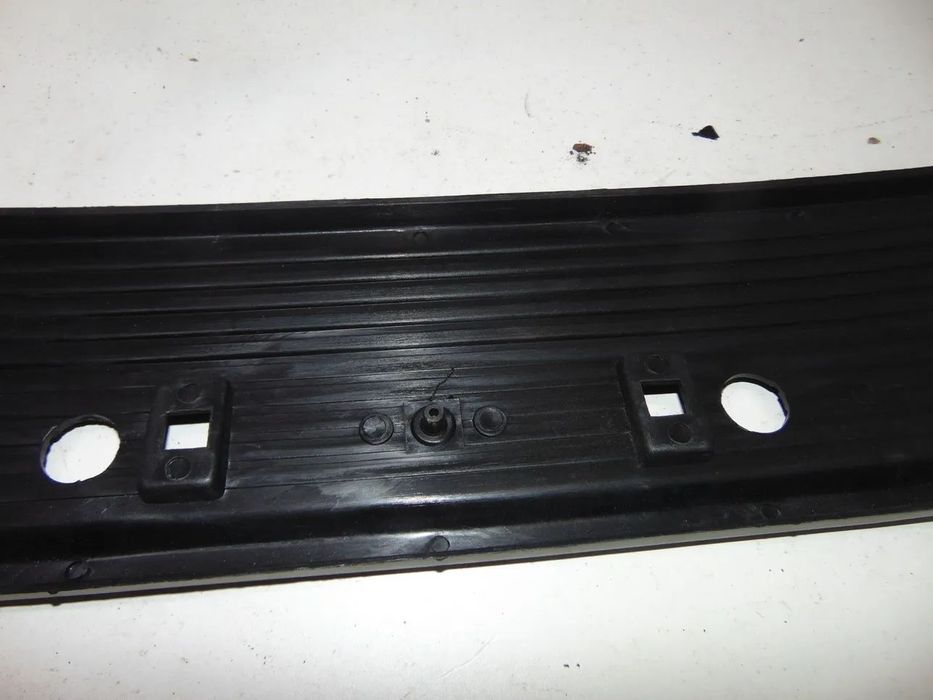 BMW E30 friso/placa matrícula