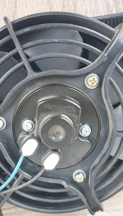 Радіатор охолодження з вентилятором.