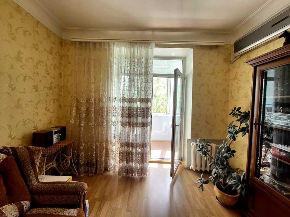 Продаж 2-х к.кв. ЦЕНТР міста вул. 12 Квітня буд.№5 (4 поверх).