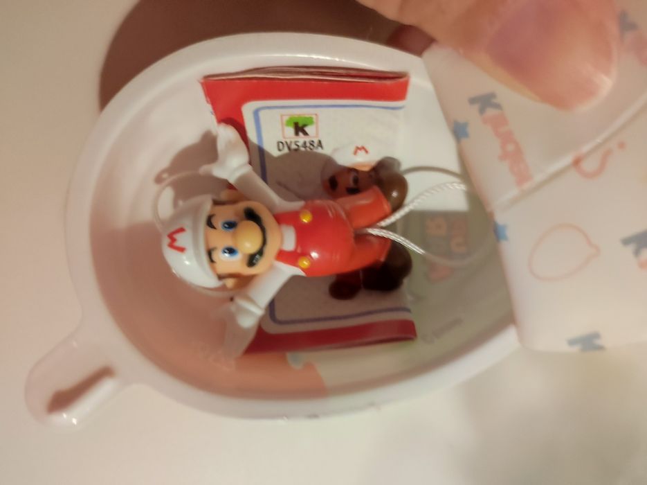 Kinder niespodzianka Mario