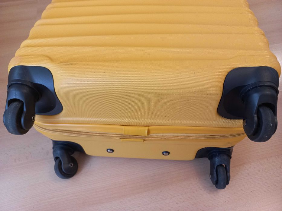 Walizka WITTCHEN średnia, 67 cm