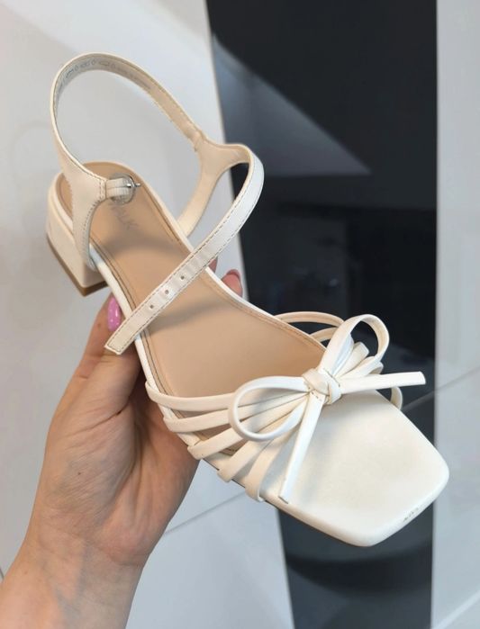 Catwalk białe sandałki na niskim obcasie 41