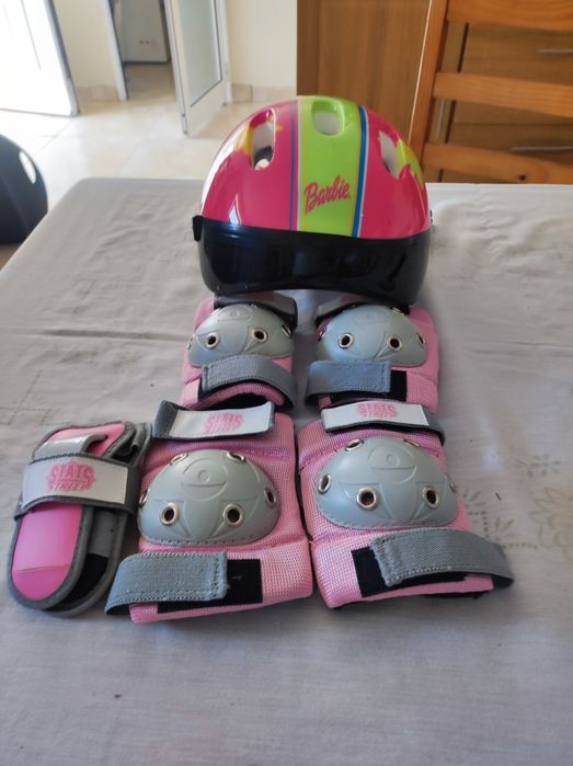 Conjunto patins com capacete da Barbie