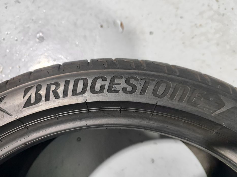 2 pneus semi novos 275-35R19 Bridgestone - Oferta dos Portes