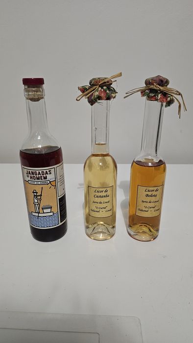 3 garrafas pequenas de licor