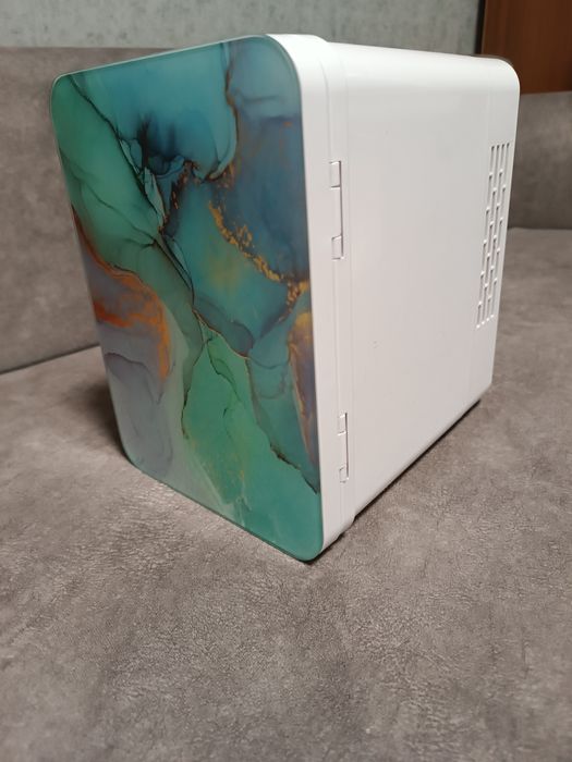 Продам холодильник для косметики