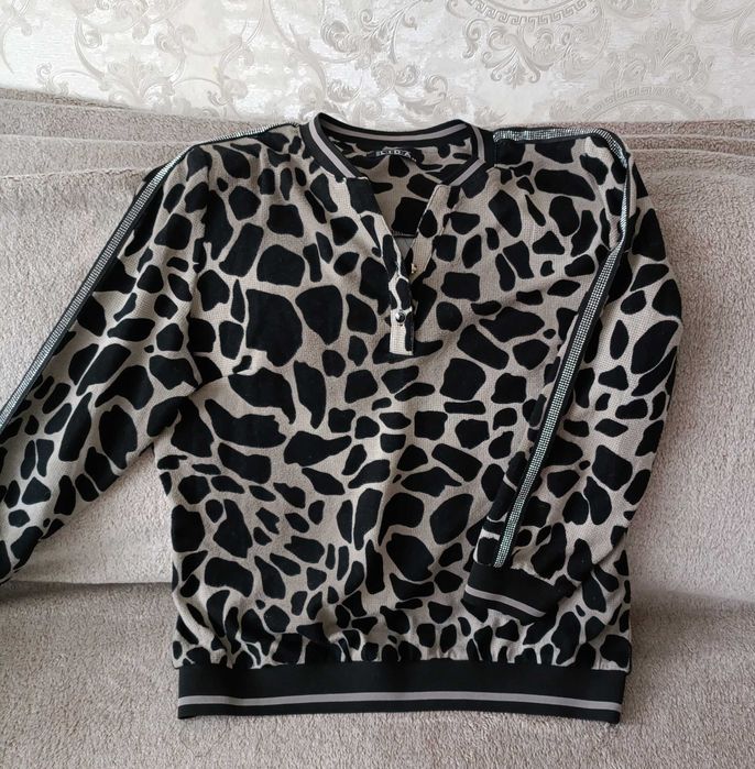 Стильна жіноча кофта бренду LIDA з принтом під жирафа, розмір 52-54