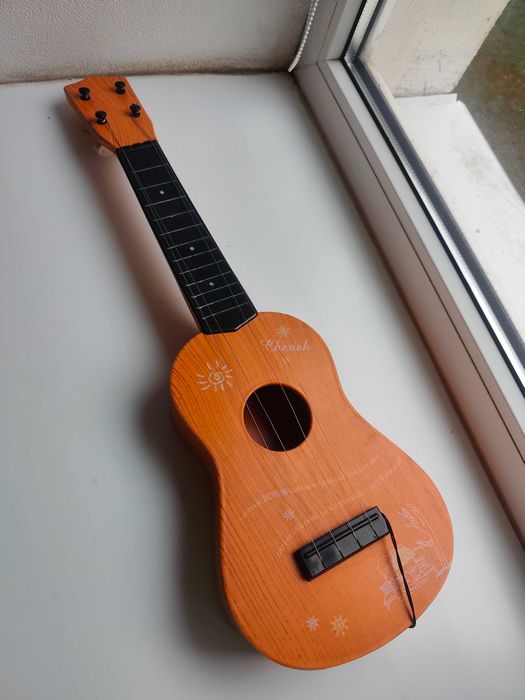 Продам дитячу гітару