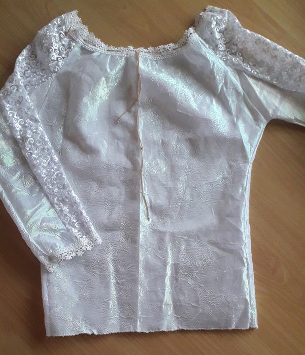 Жіночий костюм на прокат або продаж