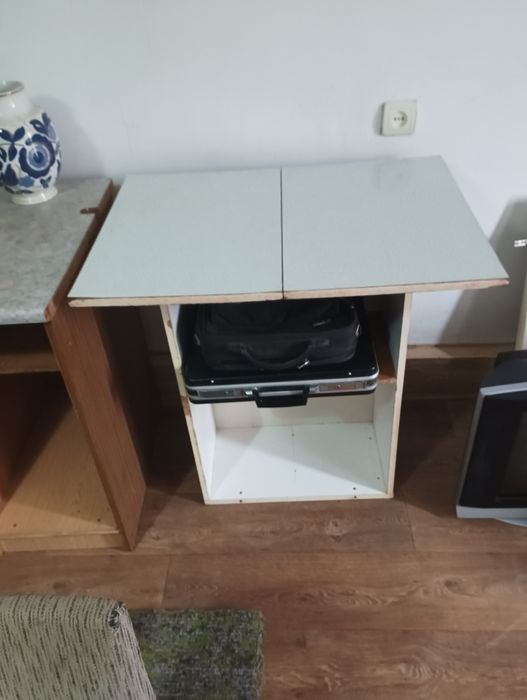 Стул. Скамейки. Стол. Мойка.