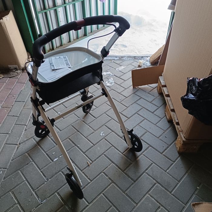 Chodzik dla seniora KMINA PRO (rollator) – stan jak nowy, kompletny