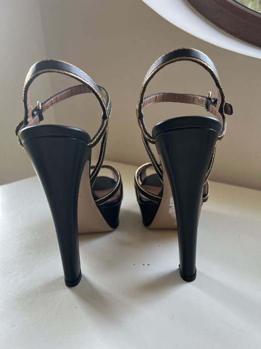 Розпродаж. Босоніжки Valentino