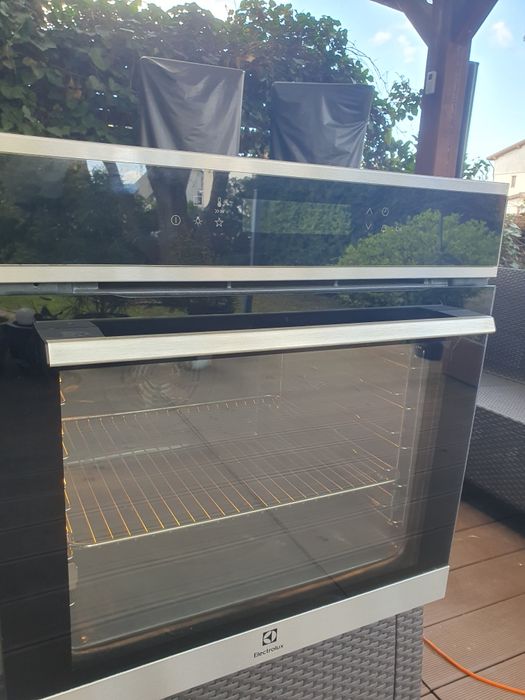 Piekarnik z pyrolizą marki Electrolux