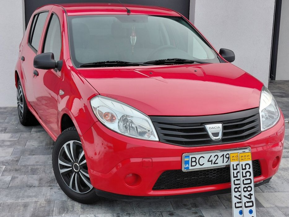 Продаєця Dacia Sandero 1.4 бензин 2009 рік
