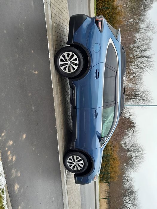 Subaru outback niebieski