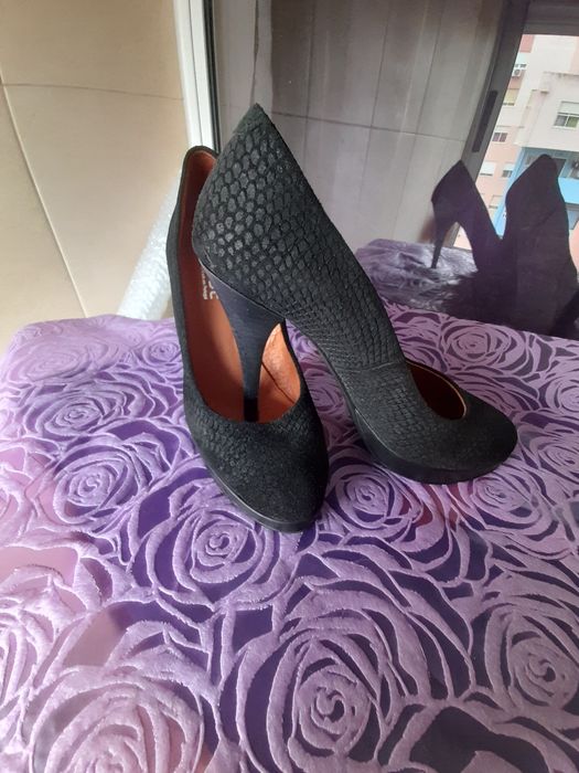 Sapatos    pretos     marca       seaside     tamanho 38 tacão de 12cm