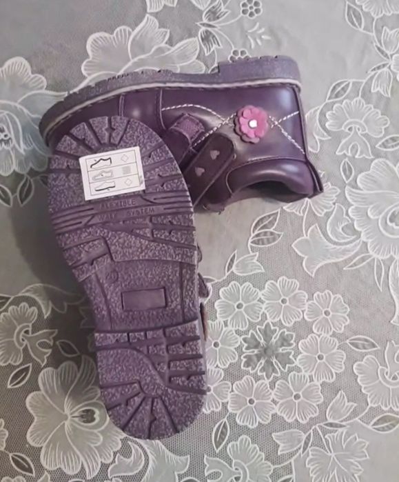 Продам нові черевички на флісі,ліпучки. 25р. 530грн