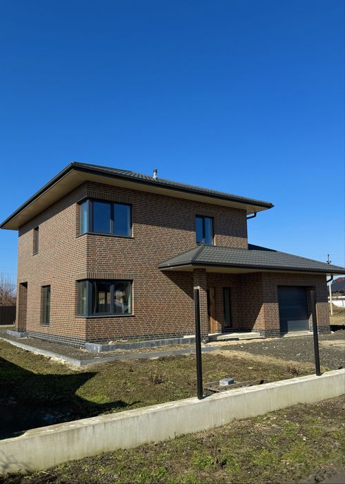 Якісний двоповерховий будинок в с.Рованці 180м2 з підвалом та гаражем