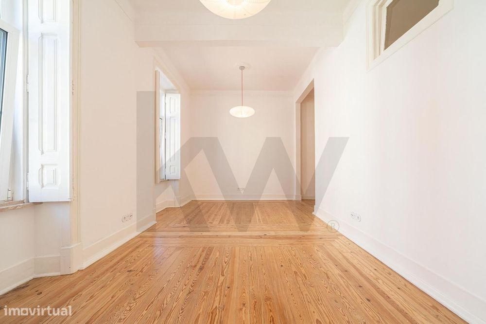 Um apartamento luminoso e elegante, no coração de Campo de Ourique.
