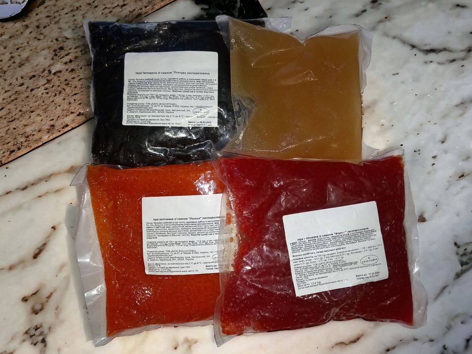 Ікра імітована червона та чорна