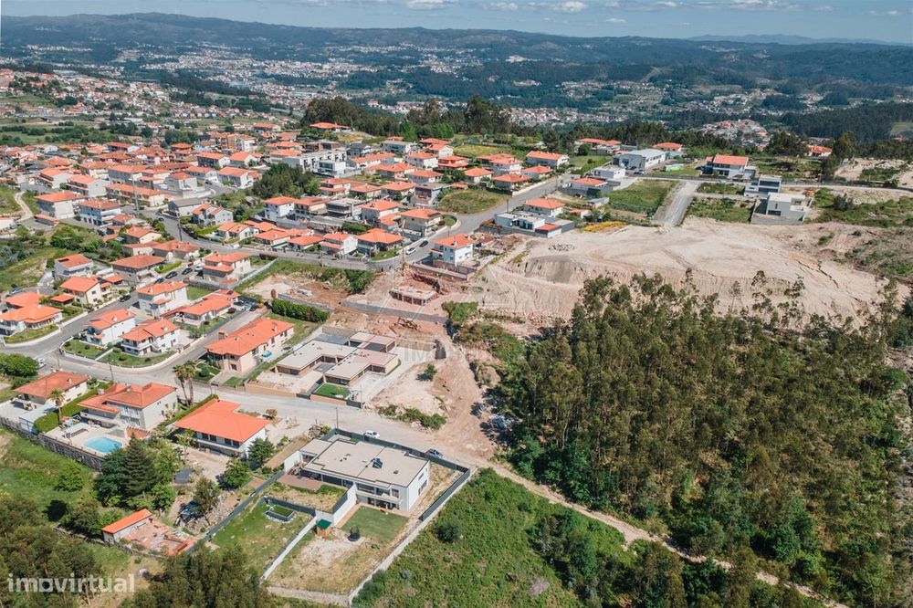 Terreno com Projeto Aprovado – Excelente Oportunidade !