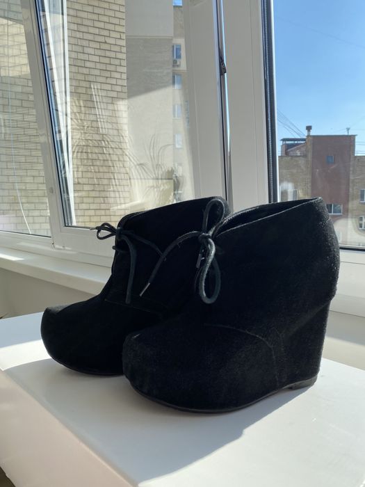 Ботинки 37р на танкетці на уральна замша STEVE MADDEN