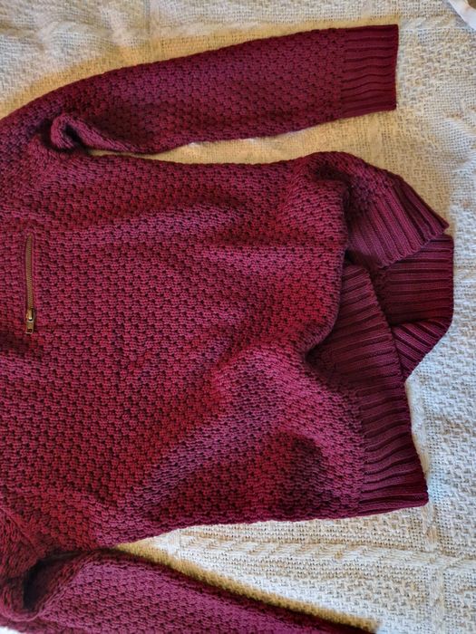 Bordowy sweterek