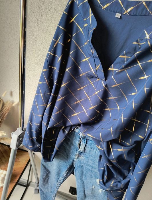 Elegancka tunika 5 xl, z pięknym złotym wzorem, poliester.