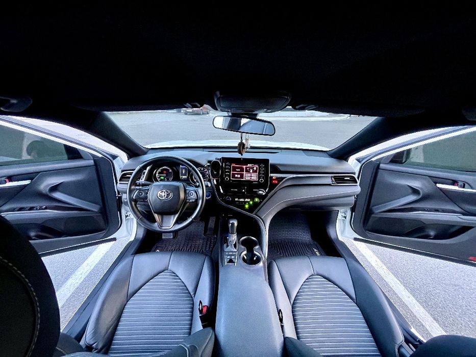 Toyota Camry SE 2023 Hybrid