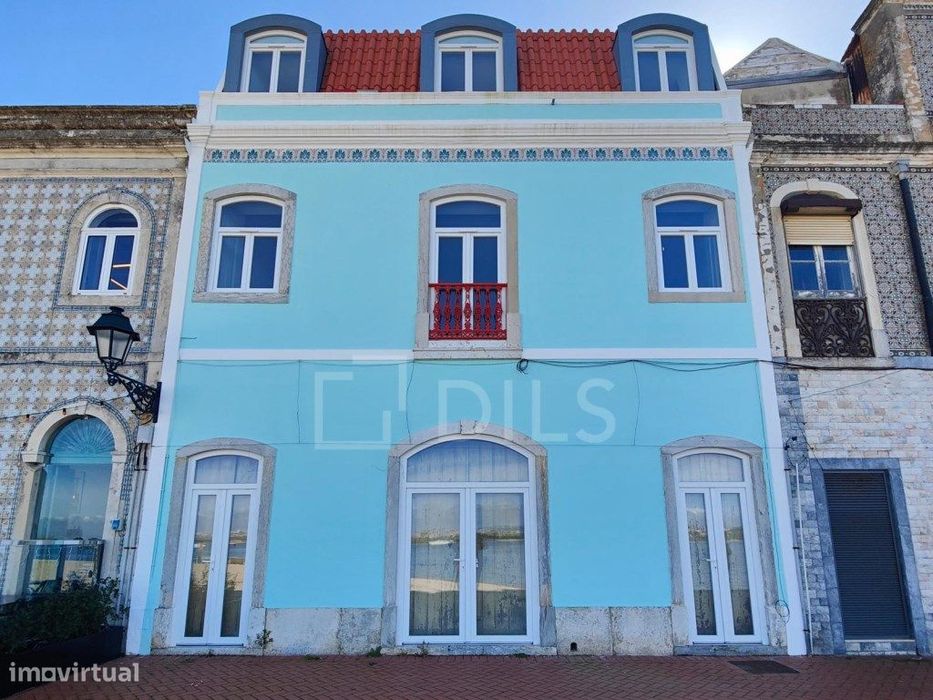 Loja com 137 m² de área bruta privativa- Frente Baía do Seixal