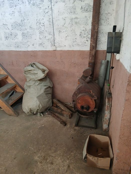 Здам гараж з підьомником.