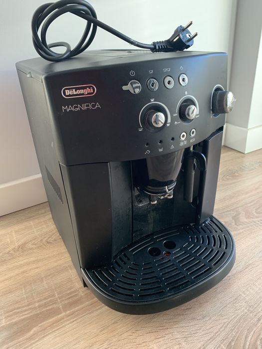 Ekspres do kawa DeLonghi Magnifica automatyczny