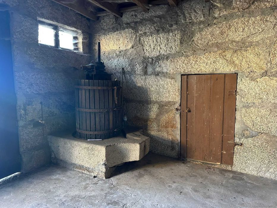 Quinta rústica 578m²,  Negreiros Barcelos (lote2400m2 de construção)