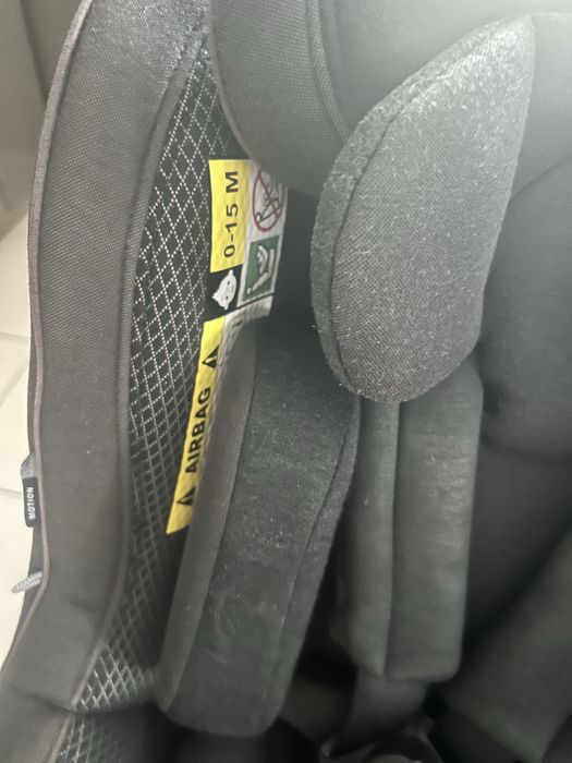 Fotelik samochodowy obrotowy