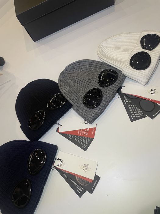 Шапка від бренду C.p Company