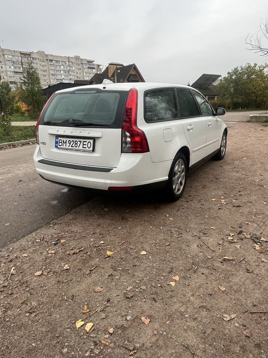 Автомобіль Volvo V 50