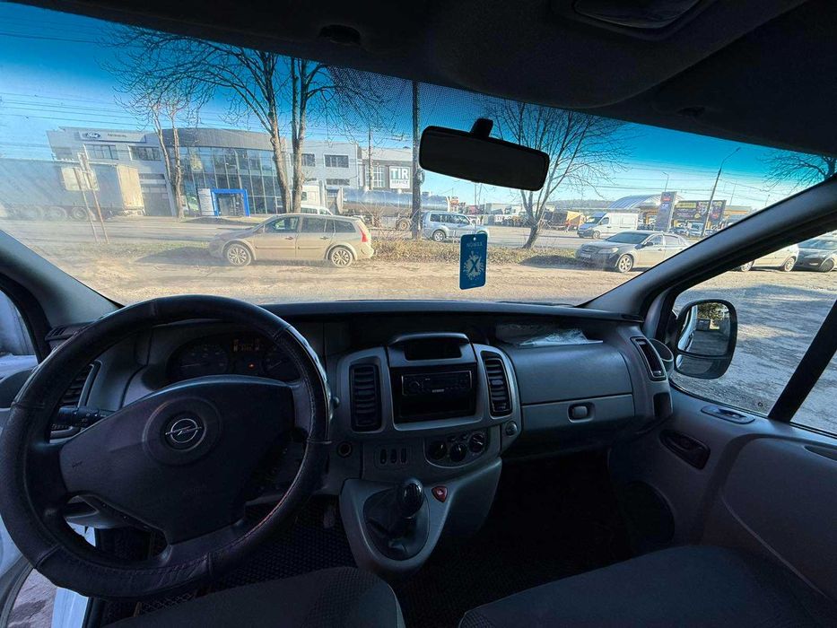 Вантажний бус Opel Vivaro 2009 Довга база