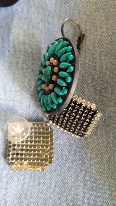 Бижутерия. Серьги с колечками и колье. в отличном состоянии.