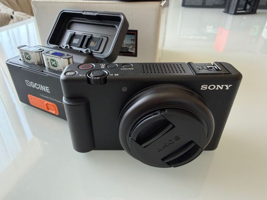 Sony ZV-1F + 3 oryginalne baterie + ładowarka + etui silikonowe | Stan idealny