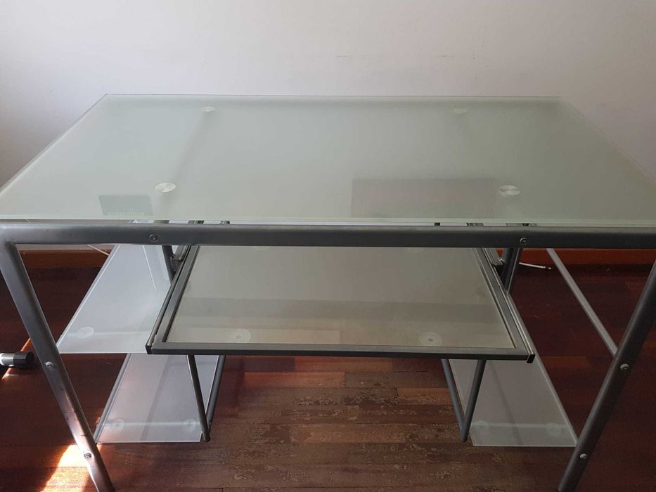 Secretária de vidro