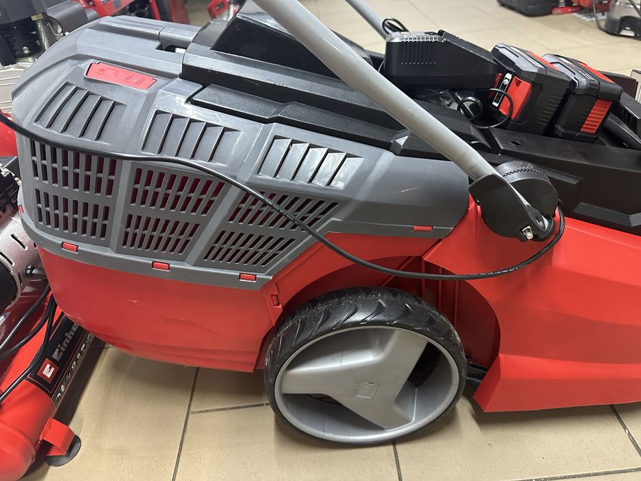 Потужна Акумуляторна газонокосарка Einhell GE-CM 43 Li M Kit