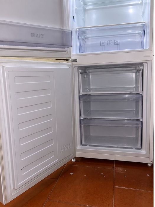 Frigorífico combinado Beko com congelador