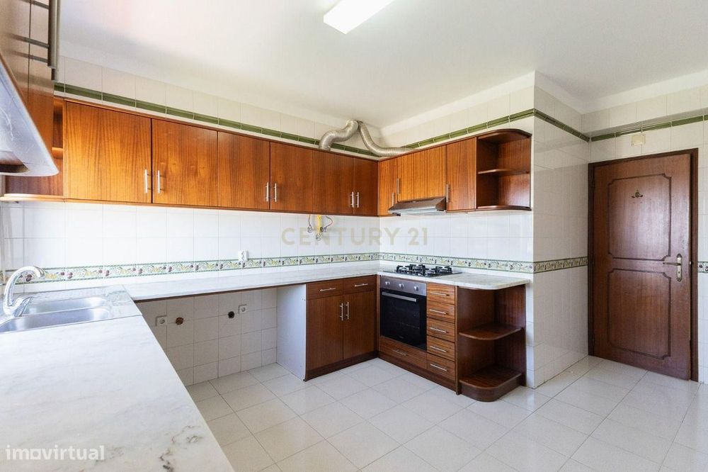 Arrenda-se T4 em duplex com garagem e terraço em Condeixa a Nova, Coim