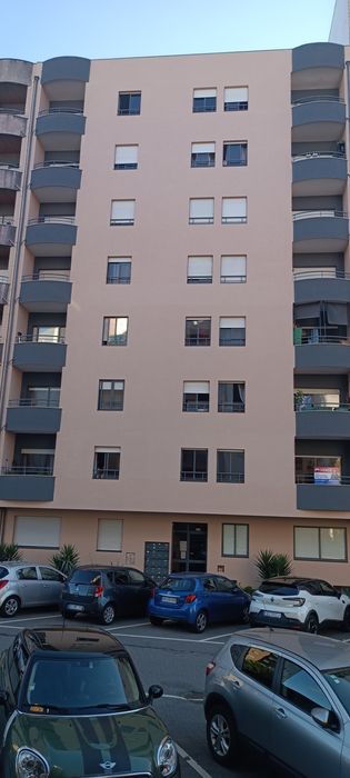 Quarto para arrendar perto da Makro